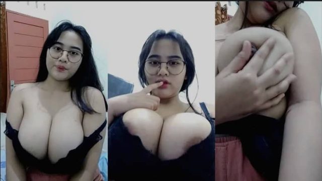 abg cantik lagi hoornay banget gak tahan pengen wikwik miror selpi langsung pap ayang full body mulus